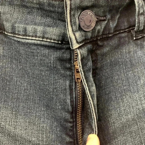 Women’s So Slimming By Chico’s Cropped Dark Denim Pants Size 0.5 EUC - Picture 4 of 8